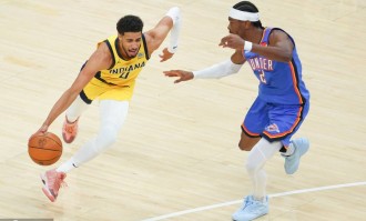 哈里伯顿疑似跟腱受伤 眼含热泪退出比赛