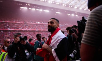 利物浦太子悲情落幕？阿诺德泪洒冠军巡游，球迷怒斥：鳄鱼的眼eiléi！