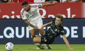 2-2，36岁巴萨旧将桑切斯无敌脚后跟妙传，助西甲第12逼平西甲第7