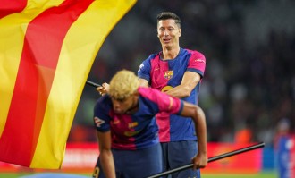 莱万哑火！距巴萨百球仅一步，金靴被姆巴佩抢跑？弗里克如何破局？