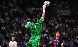 多纳鲁马加盟曼联：红魔防线重塑的关键一步