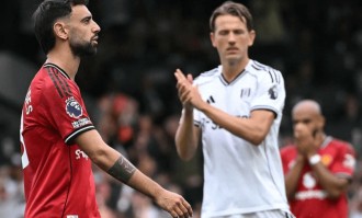 和裁判置气，B费罚丢点球！铁卫造乌龙，曼联1-1富勒姆一胜难求